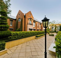 Majestic Old Lion Apartments - Accommodation Gold Coast