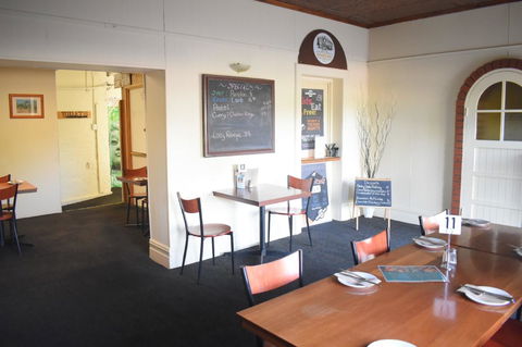 Commercial Hotel Morgan - Gold Coast 4U 5