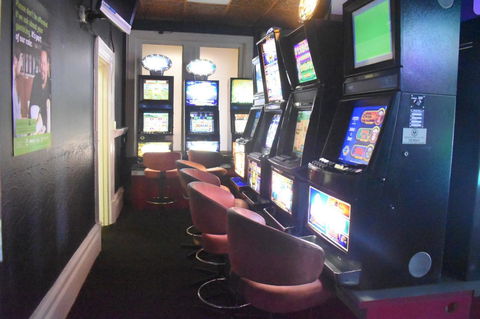 Commercial Hotel Morgan - Gold Coast 4U 8