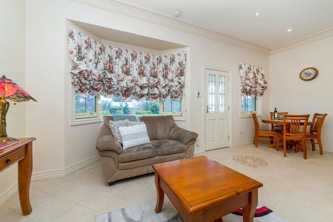 Barossa Vineyard Cottages - Gold Coast 4U 17