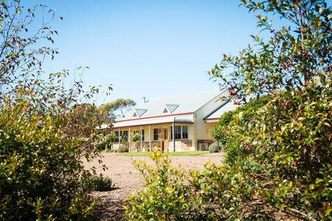 Barossa Vineyard Cottages - Gold Coast 4U 2