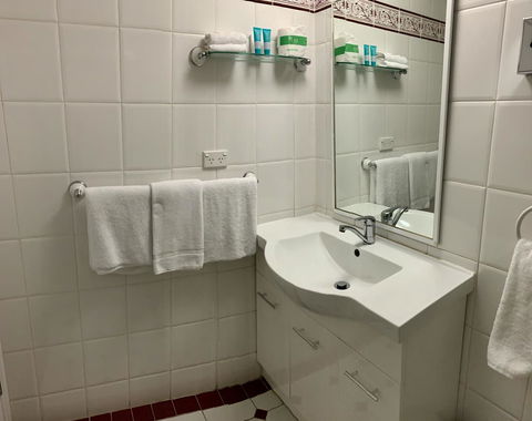 Ensenada Motor Inn And Suites - Accommodation Gold Coast 6