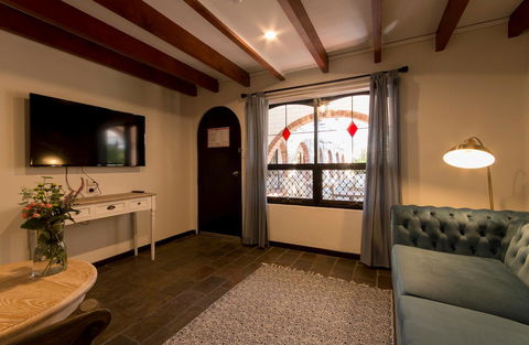 The Manor Basket Range - Accommodation Gold Coast 7