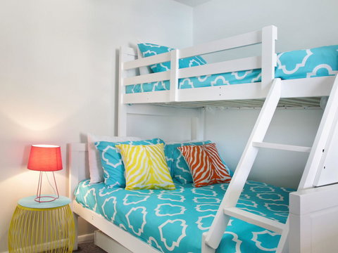 Seaview Sunset Holiday Apartments - 1 Gold Coast 10