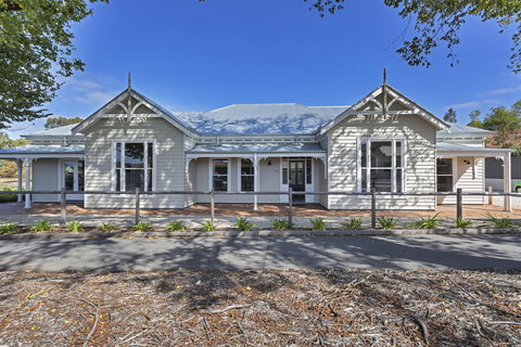 Grandview Accommodation - The Elm Tree Apartments - Accommodation Gold Coast 30