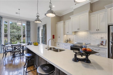 Grandview Accommodation - The Elm Tree Apartments - Accommodation Gold Coast 15