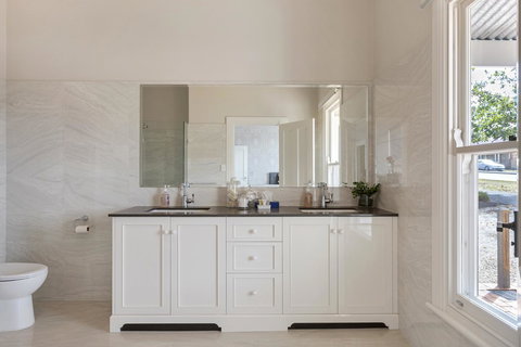 Grandview Accommodation - The Elm Tree Apartments - Accommodation Gold Coast 6