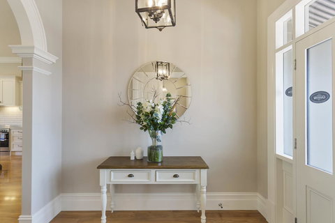 Grandview Accommodation - The Elm Tree Apartments - Accommodation Gold Coast 23