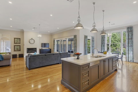 Grandview Accommodation - The Elm Tree Apartments - Accommodation Gold Coast 17