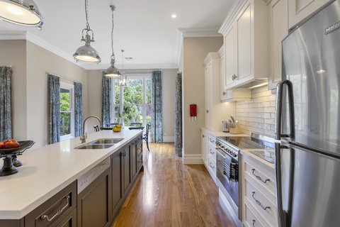 Grandview Accommodation - The Elm Tree Apartments - Accommodation Gold Coast 14