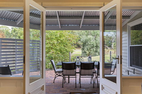 Grandview Accommodation - The Elm Tree Apartments - Accommodation Gold Coast 18