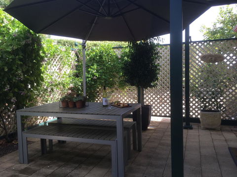 Wine And Roses Bed And Breakfast - Accommodation Gold Coast 3