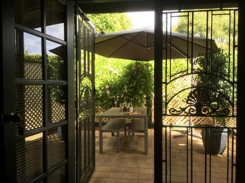 Wine And Roses Bed And Breakfast - Accommodation Gold Coast 4