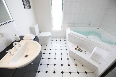 Wine And Roses Bed And Breakfast - Accommodation Gold Coast 11
