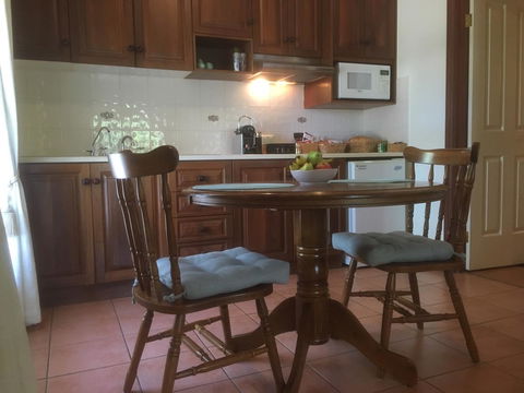 Wine And Roses Bed And Breakfast - Accommodation Gold Coast 2