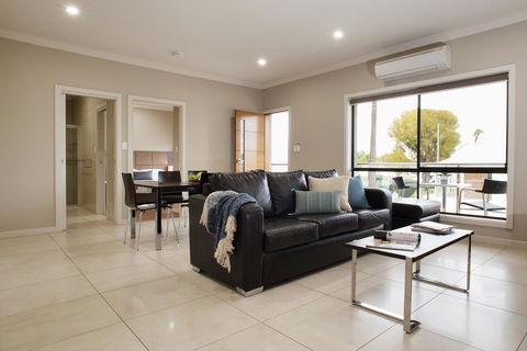 Renmark Holiday Apartments - Gold Coast 4U 1