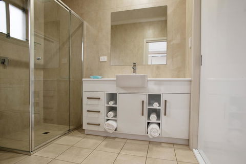 Renmark Holiday Apartments - Gold Coast 4U 6