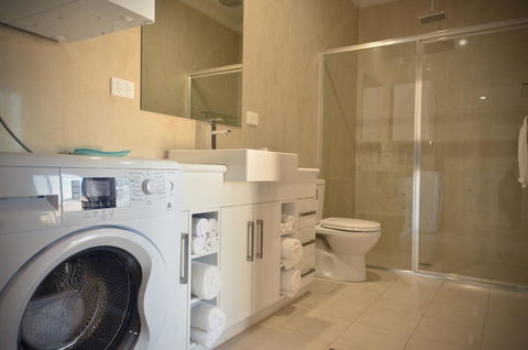 Renmark Holiday Apartments - Gold Coast 4U 9