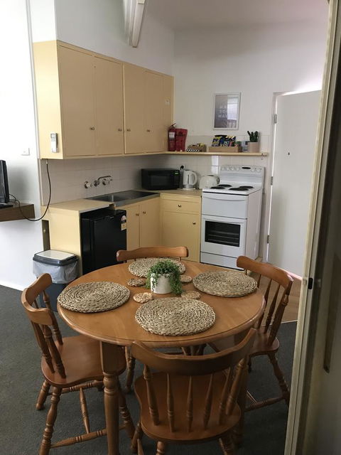 OCEAN BREEZE MOTEL - Accommodation Gold Coast 13