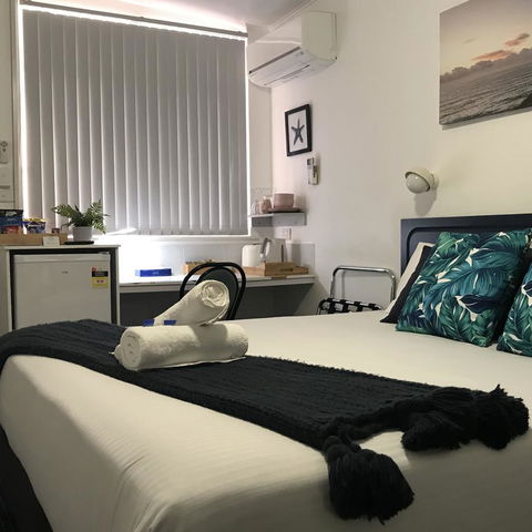 OCEAN BREEZE MOTEL - Accommodation Gold Coast 1