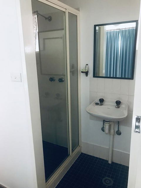 OCEAN BREEZE MOTEL - Accommodation Gold Coast 7