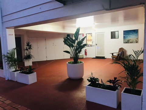 OCEAN BREEZE MOTEL - Accommodation Gold Coast 4
