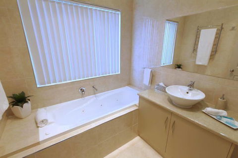 Casavino Luxury Villa - Accommodation Gold Coast 26