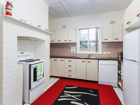 Wyvern - Accommodation Gold Coast 2