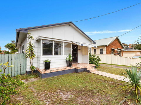 Wyvern - Accommodation Gold Coast 0