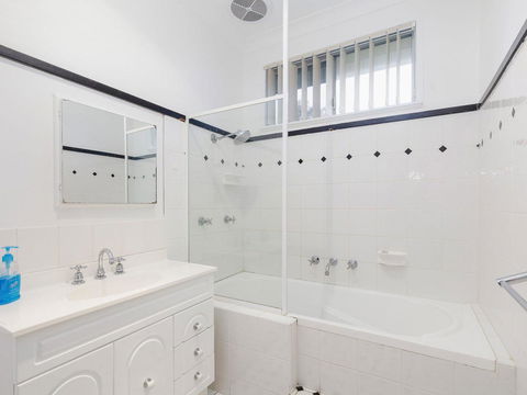 Wyvern - Accommodation Gold Coast 3