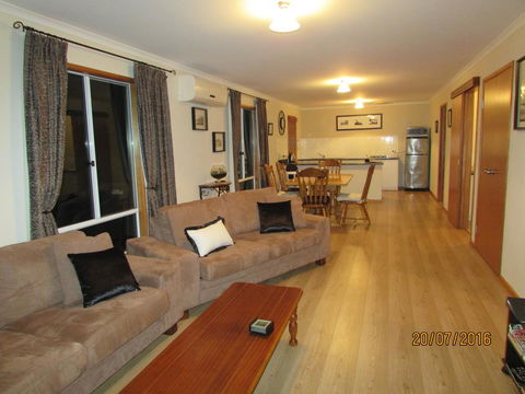 Lazy Days Cottage - Victor Harbor - Gold Coast 4U 17