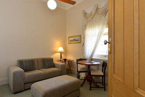 Trafalgar Premium Vintage Suites - Accommodation Gold Coast 25