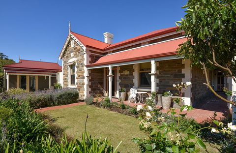 Trafalgar Premium Vintage Suites - Accommodation Gold Coast 0