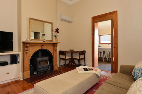 Trafalgar Premium Vintage Suites - Accommodation Gold Coast 18
