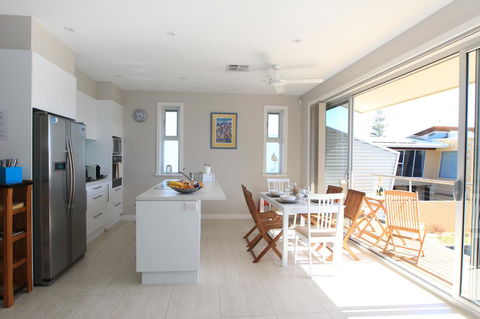 Elandra Holiday Home - Gold Coast 4U 8