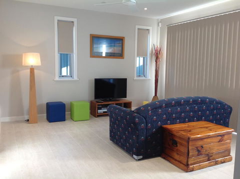 Elandra Holiday Home - Gold Coast 4U 9