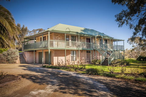 Angaston Saleyards Luxury Accommodation - Gold Coast 4U 0