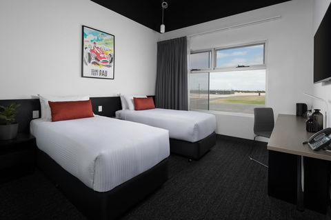 Rydges Pit Lane - Gold Coast 4U 32