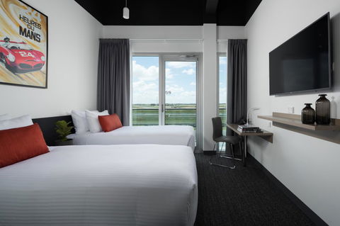 Rydges Pit Lane - Gold Coast 4U 30