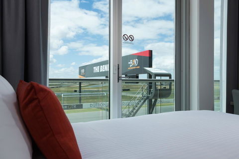Rydges Pit Lane - Gold Coast 4U 22