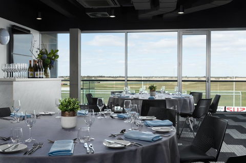 Rydges Pit Lane - Gold Coast 4U 6