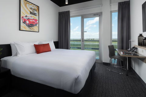 Rydges Pit Lane - Gold Coast 4U 31