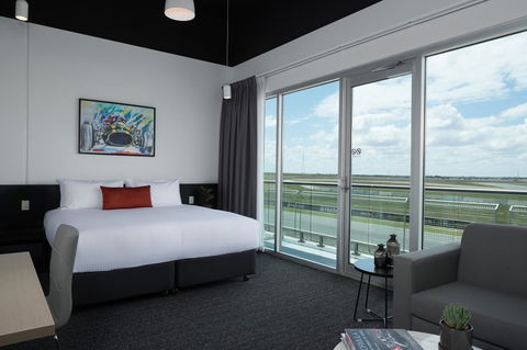 Rydges Pit Lane - Gold Coast 4U 10