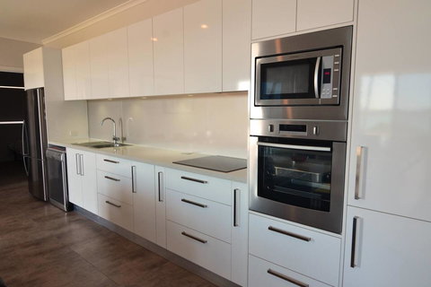 Beachview - Accommodation Gold Coast 12