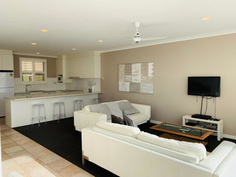 The Bluff Resort Apartments - Accommodation Gold Coast 6