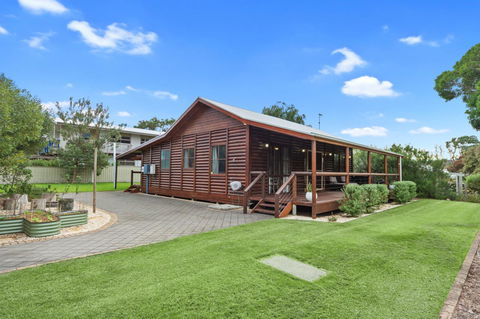 The Log Cabin - 47 Jetty Road - Gold Coast 4U 13