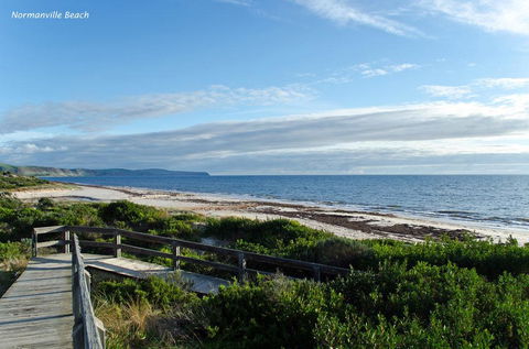 The Log Cabin - 47 Jetty Road - Gold Coast 4U 12