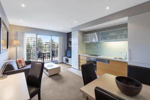 Apartments @ 16 Holdfast - Accommodation Gold Coast 5