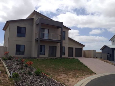 Relax On Par - Accommodation Gold Coast 0