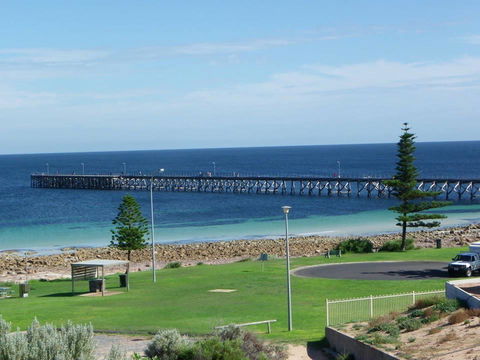 Relax On Par - Accommodation Gold Coast 2
